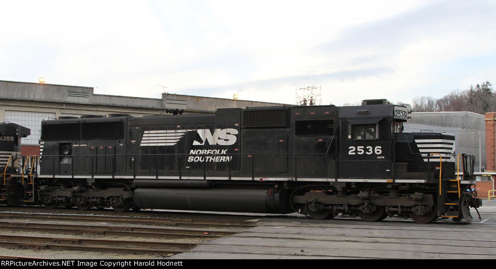 NS 2536 shoves back on train P59